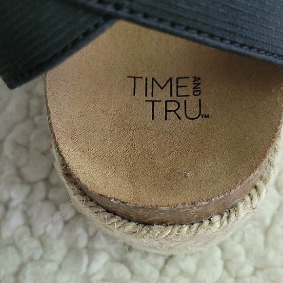 SOLD !!Espadrille Sandals - Picture 5 of 7